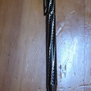 Elegant Black and Gold Pen